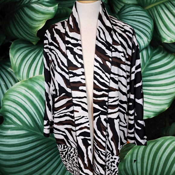 Chicos Size 3 Poly Abstract Zebra Print Jacket - Picture 8 of 8